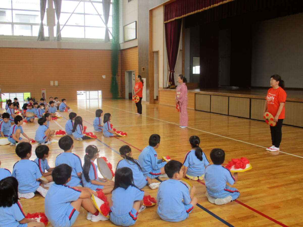 「全校花笠踊り」の練習が始まりました